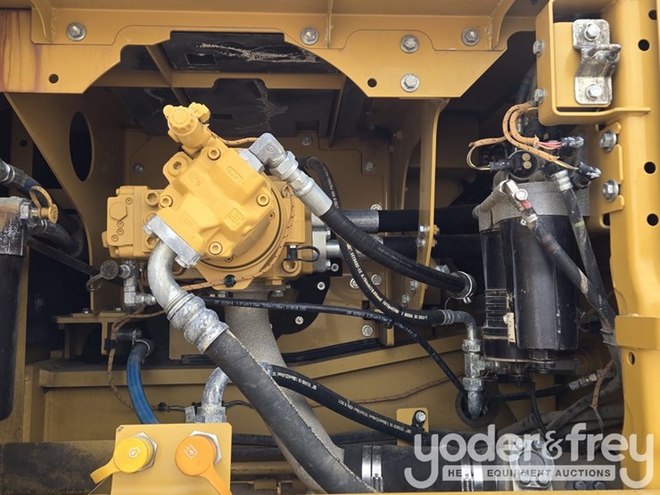 2021-caterpillar-336-image-64