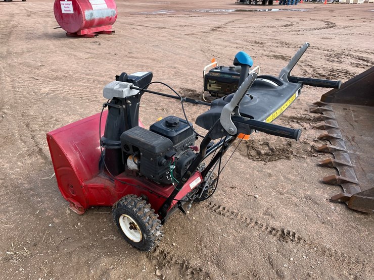 #1541-•-toro-7240e-24"-snow-blower-image-5