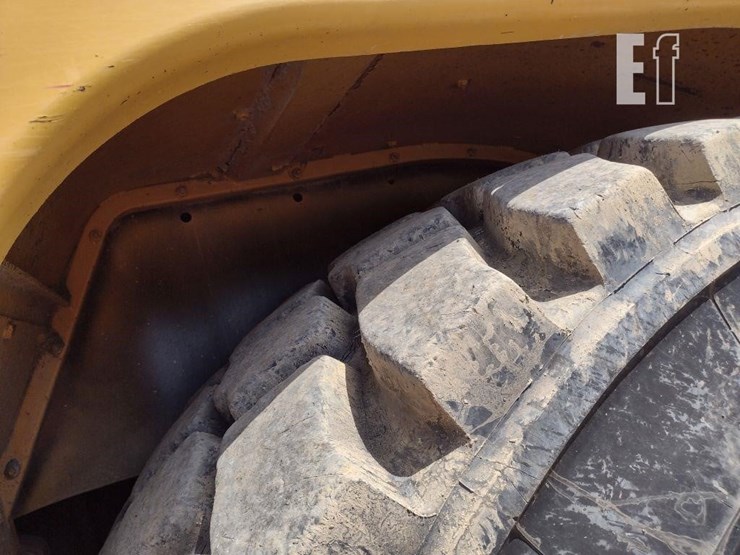 2007-caterpillar-740-image-24