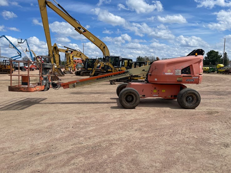 2016-jlg-400s-image-14