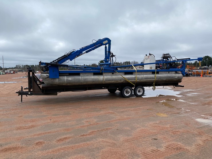 #1575-•-28'6"-pontoon-barge-with-crane-(no-title)-image-13