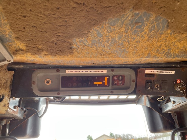 2007-new-holland-c185-image-33