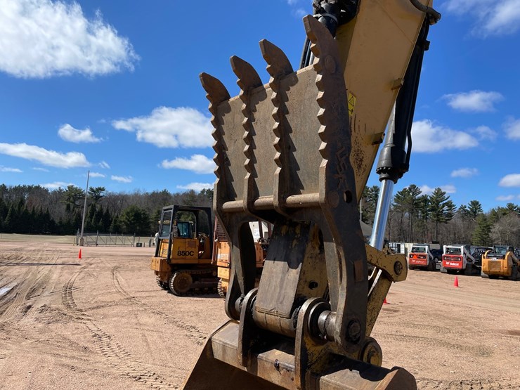 caterpillar-324e-image-13