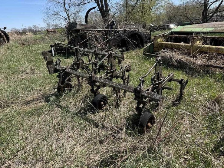 large-lot-of-scrap-machinery/vehicles-image-5