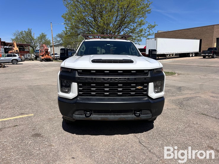 2021-chevrolet-3500-image-2