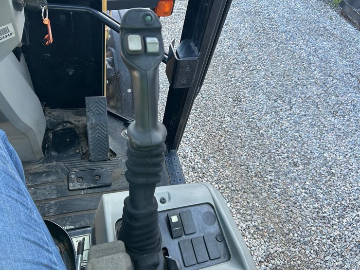 2019-caterpillar-903d-image-23