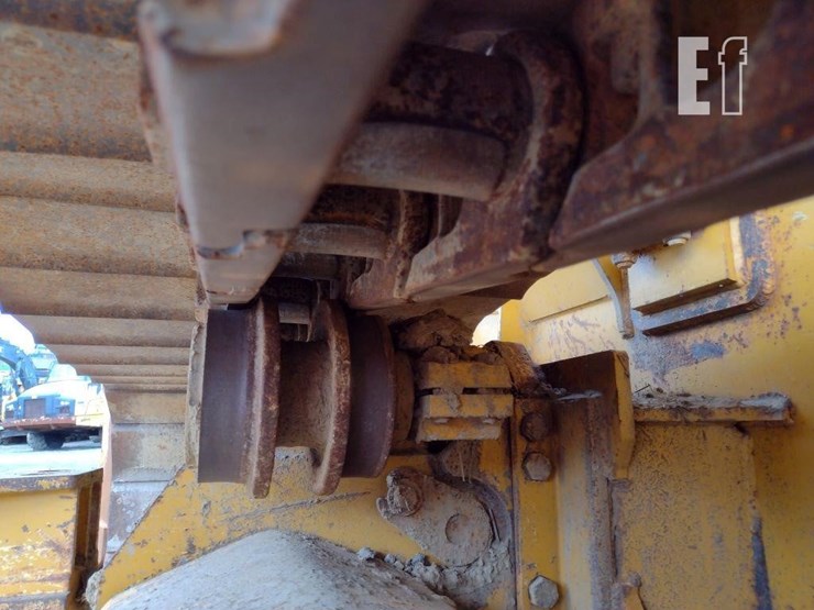 2013-deere-700k-lgp-image-17