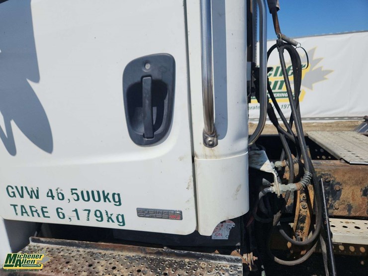 2007-freightliner-m2-106-image-37