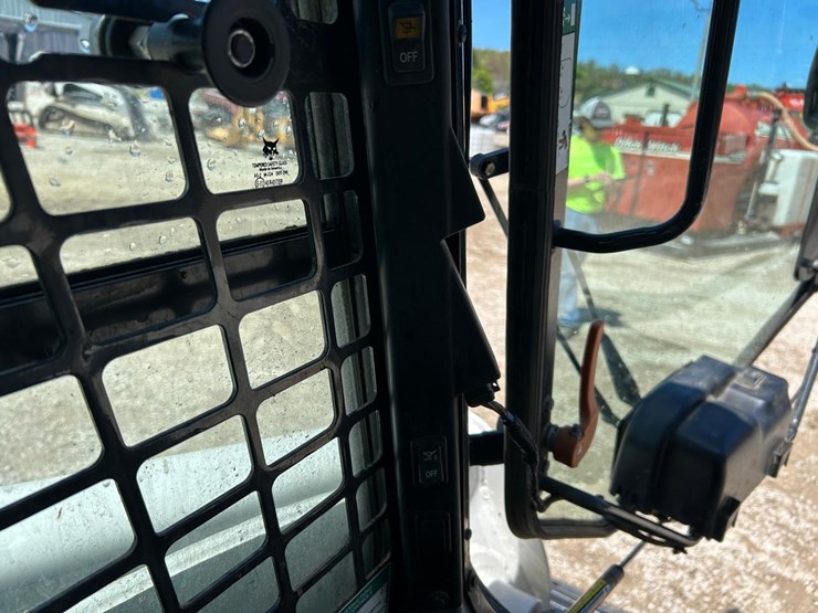 2022-bobcat-s770-image-23