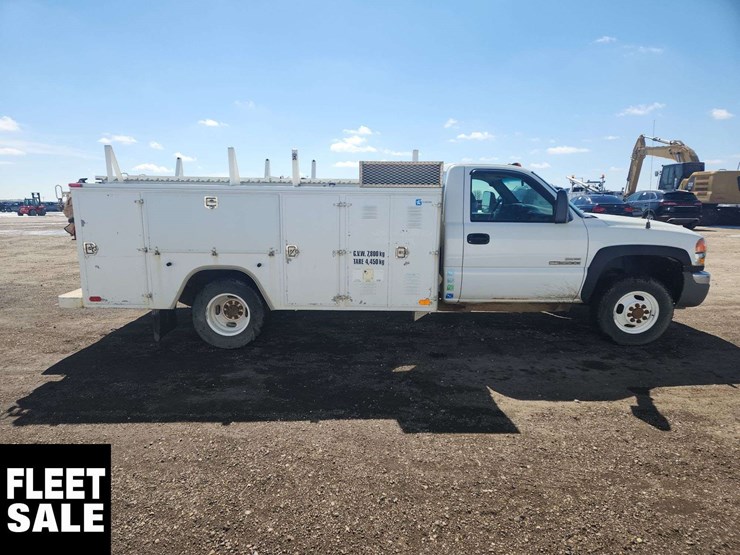2006-gmc-sierra-3500-image-30