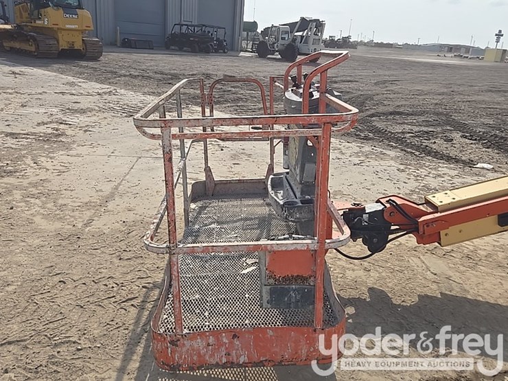 2008-jlg-400s-image-26