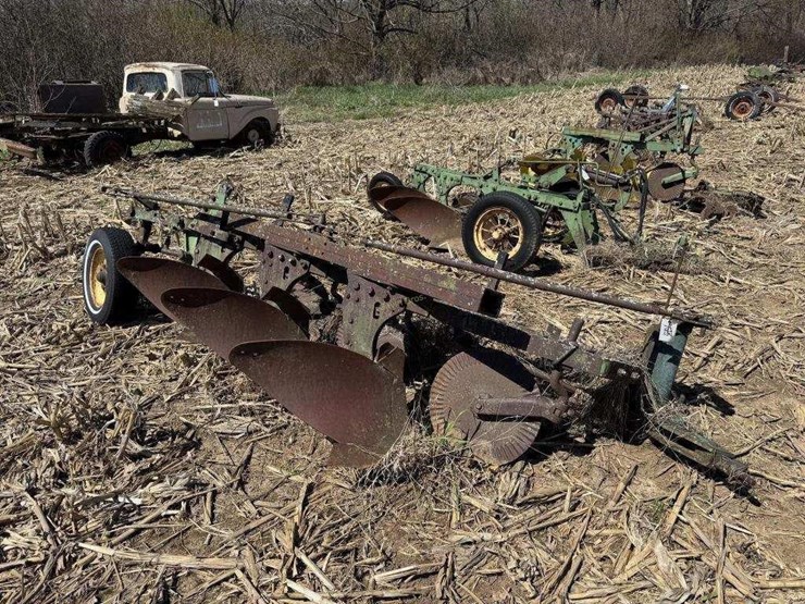 3-bottom-semi-mount-plow-image-3