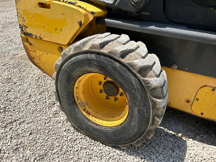 new-holland-l230-image-13