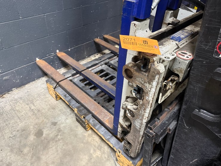 #2071-•-cascade-hydraulic-forklift-attachment-image-4