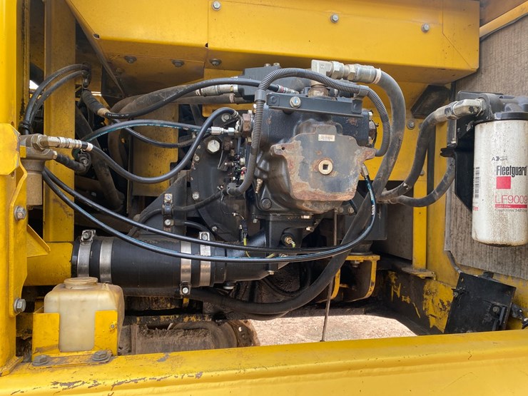 2013-komatsu-pc360-lc-10-image-25