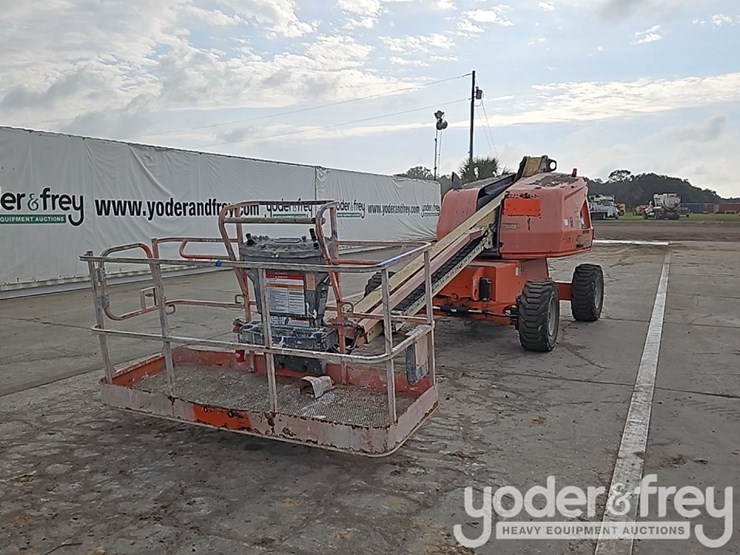 2016-jlg-400s-image-1