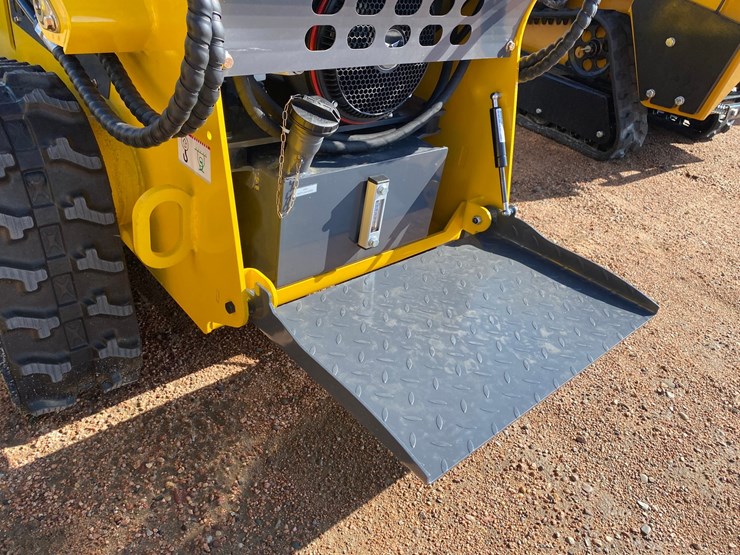 #5563-•-2026-ats-t460-tracked-mini-skid-steer-with-some-damage-image-14
