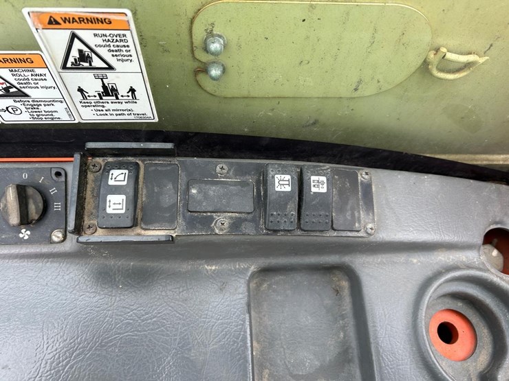 2015-jlg-g5-18a-image-22