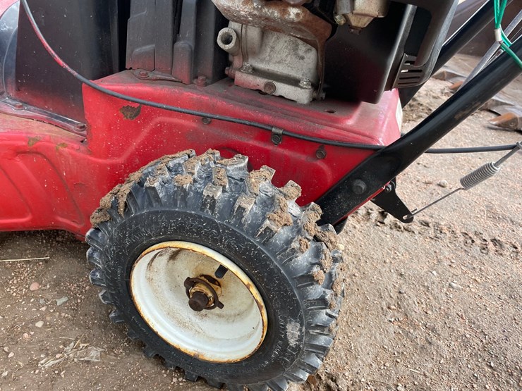 #1541-•-toro-7240e-24"-snow-blower-image-7