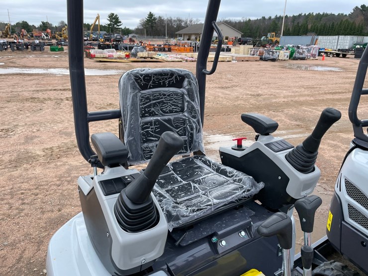 #5518-•-new-ats-me18-mini-excavator-image-4