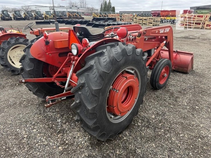massey-ferguson-135-image-3