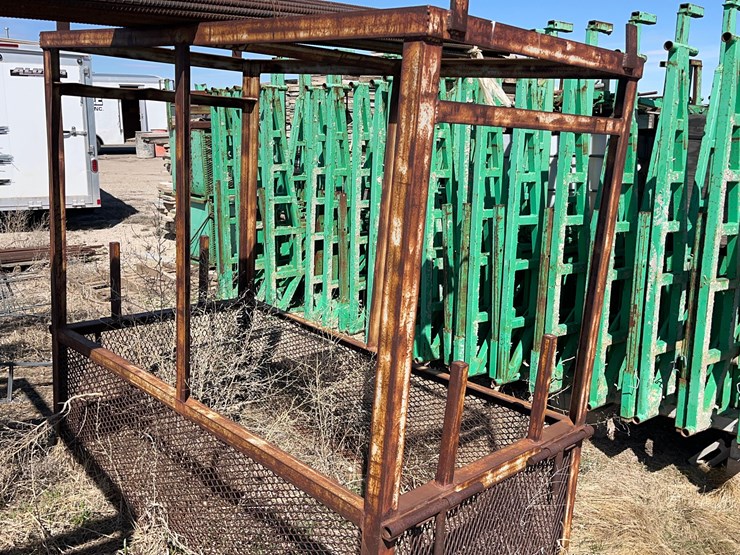 scaffolding-on-carring-cage.-image-8