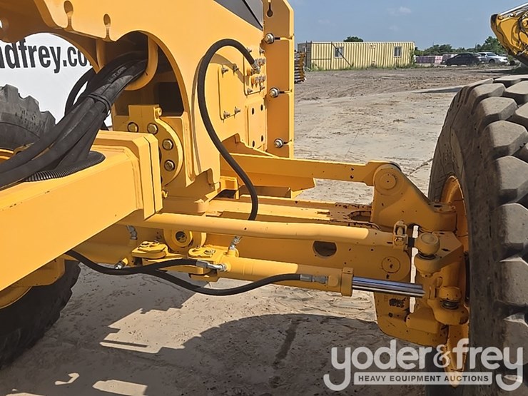 2012-volvo-g940b-image-28