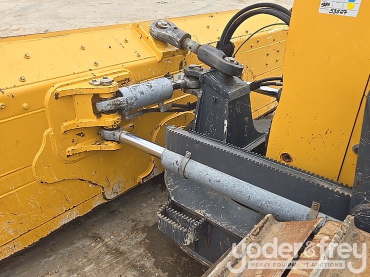 2019-deere-700k-lgp-image-29