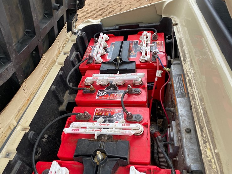 #1583-•-club-car-electric-golf-cart-with-charger-image-27