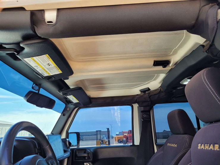 2013-jeep-wrangler-unlimited-sahara-image-13