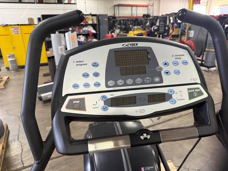 #2060-•-cybex-arc-trainer-image-3