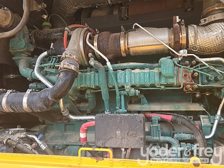 2012-volvo-g940b-image-47
