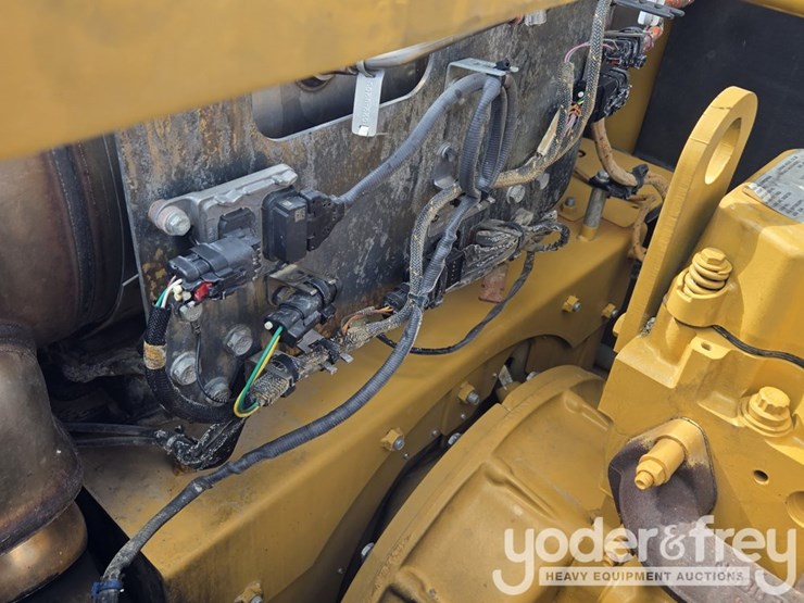 2021-caterpillar-336-image-74