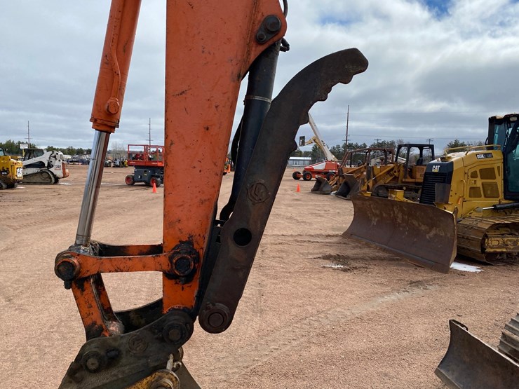 2005-hitachi-zx80-image-15