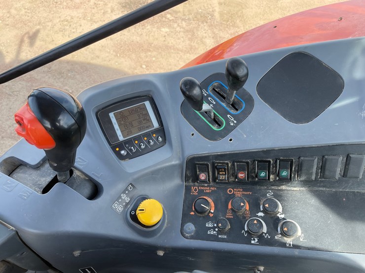 2014-kubota-m135gx-image-28