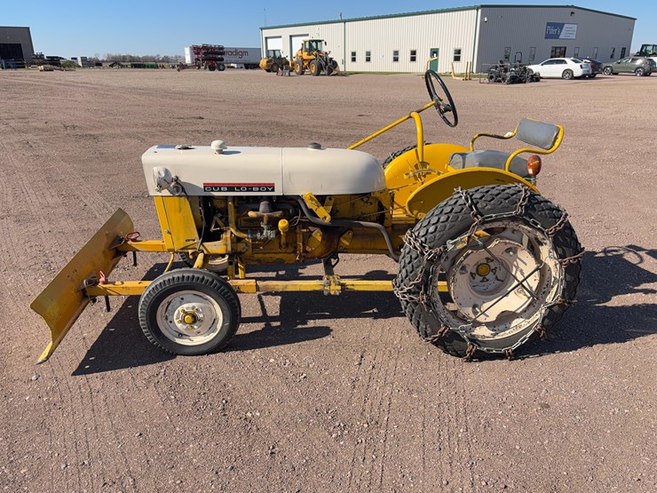 1968-international-cub-lo-boy-tractor-with-woods-belly-mower-image-7