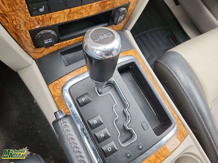 2010-jeep-grand-cherokee-image-21