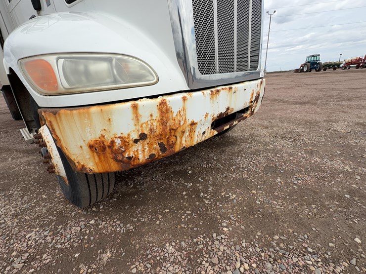 2011-peterbilt-330-reefer-truck-image-25