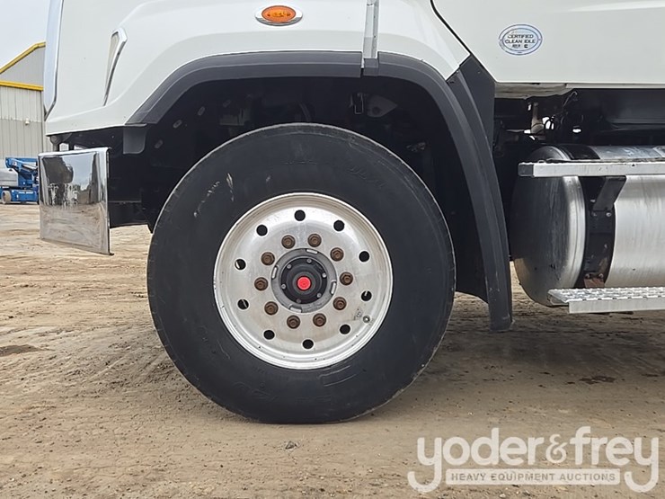 2019-freightliner-108sd-image-10