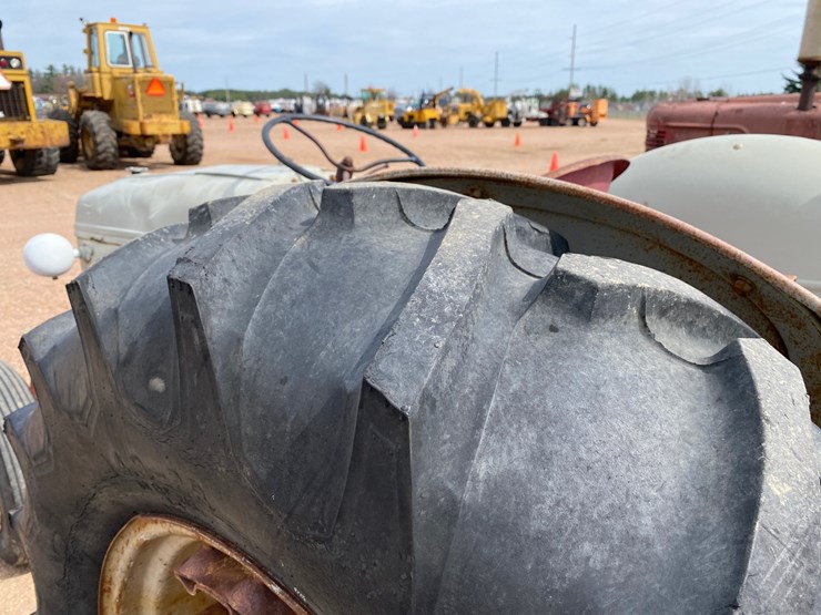 ford-tractor-image-23