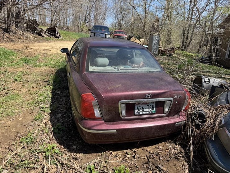2004-hyundai-xg350l-sedan-image-4