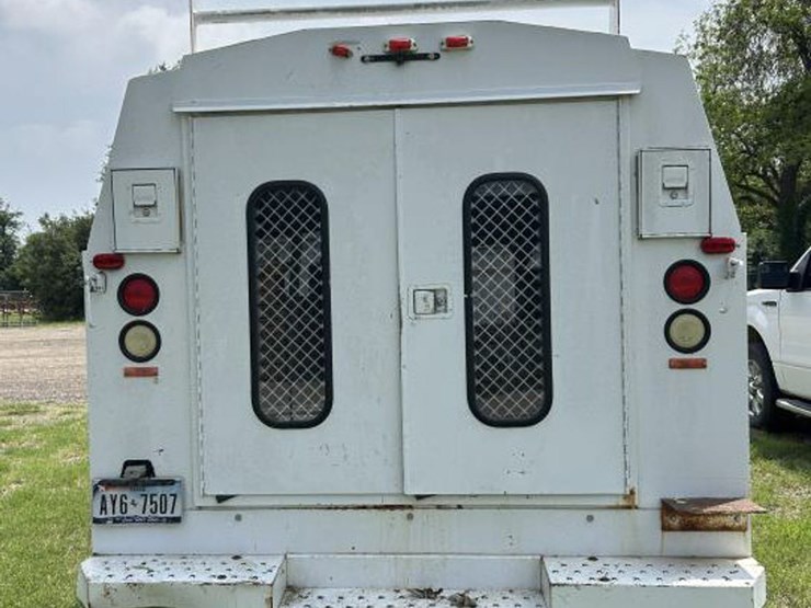 2004-ford-e350-image-8