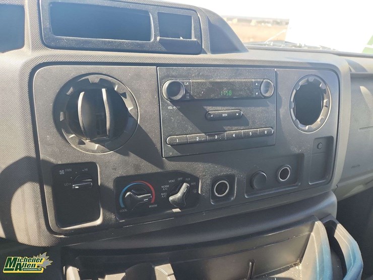 2010-ford-cargo-image-12