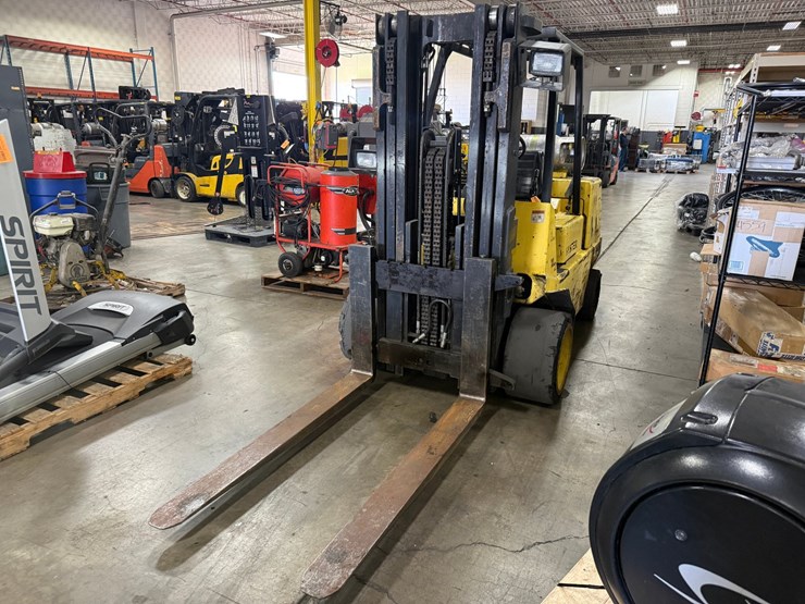 #2000-•-hyster-7700lb-forklift-image-1