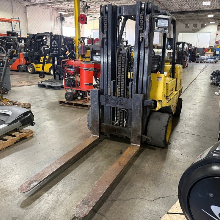 #2000 • Hyster 7700lb Forklift