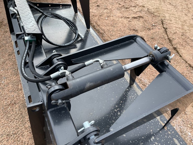 #4131-•-84"-jct-smooth-edge-grapple-bucket-image-6