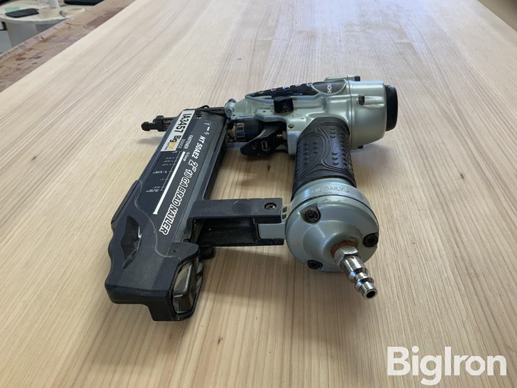 hitachi-nt50ae2-brad-nailer-image-8
