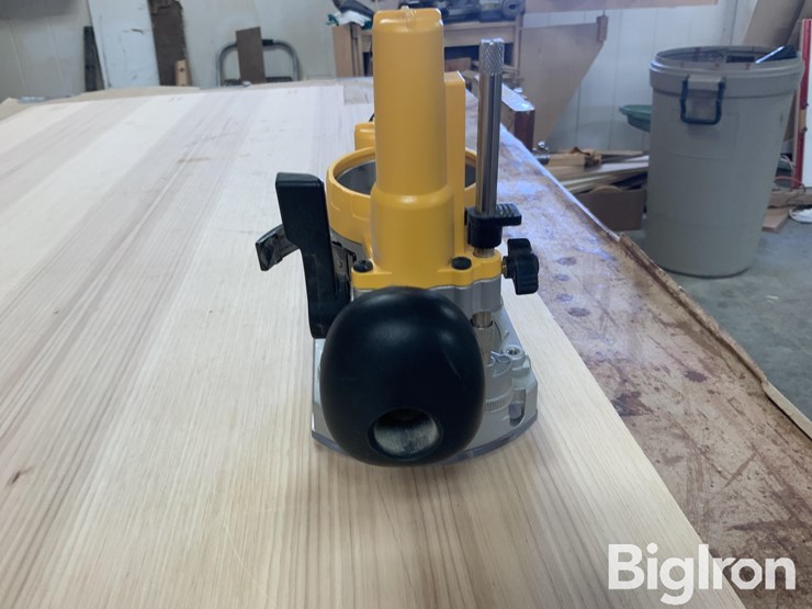 dewalt-dnp612-plunge-base-image-4