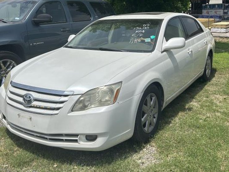#3-•-2005-toyota-avalon-image-1