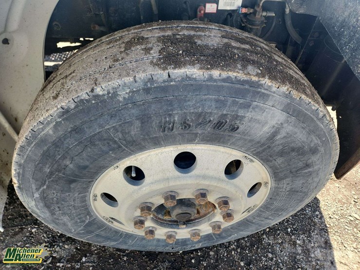 2007-freightliner-m2-106-image-30